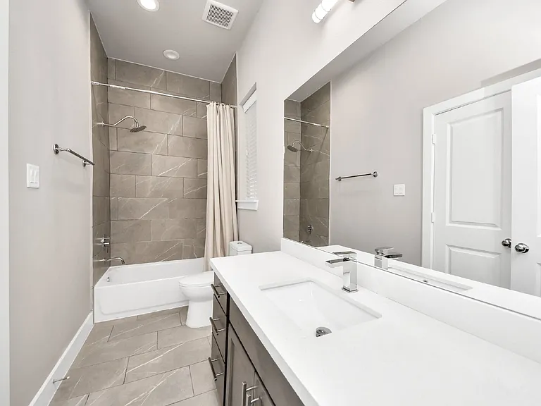 2114 Stuart St — Photo 17