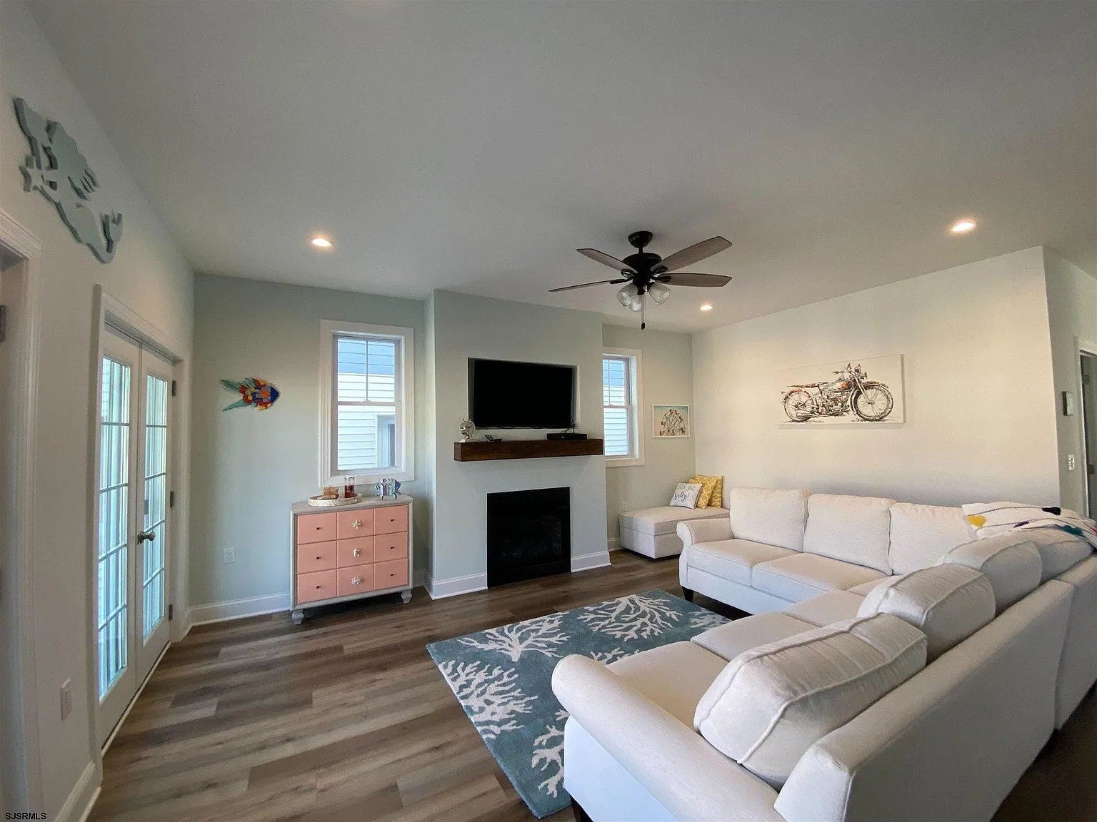 3 bed, 2.5 bath, $3,000 — Photo 3