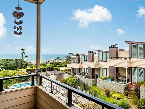 3rd image of 466 Palos Verdes Blvd