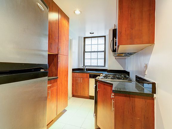 5th image of 15 Park Ave APT 8C