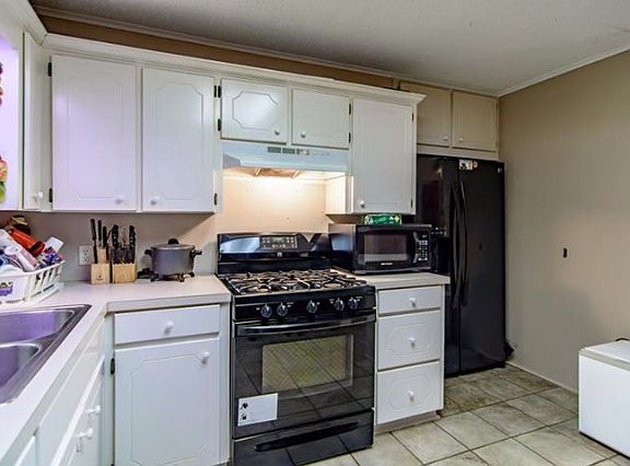 5th image of 2770 Marquette St