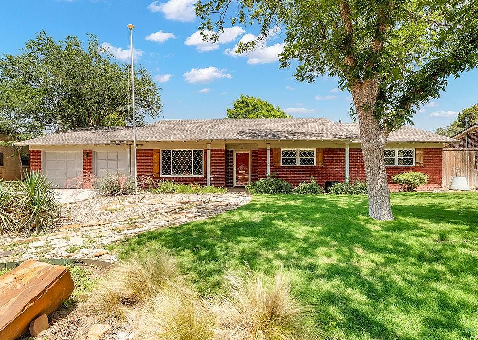 1st image of 2606 Racquet Club Dr