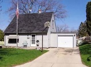 908 S 103rd St, West Allis, WI 53214