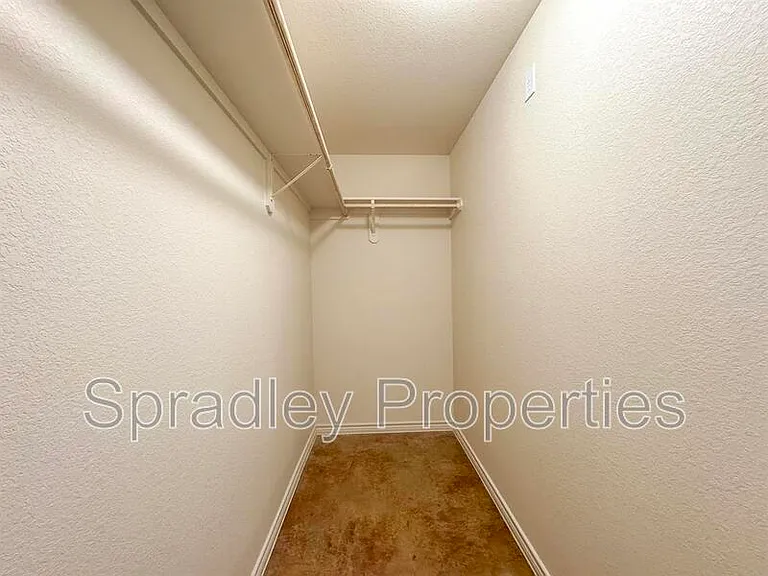 1047B Edwards Dr — Photo 16