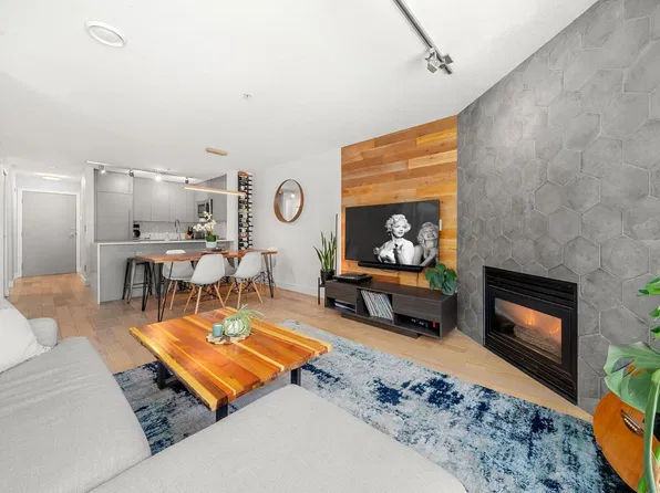 124 3rd St W #404, North Vancouver, BC V7M 1E8