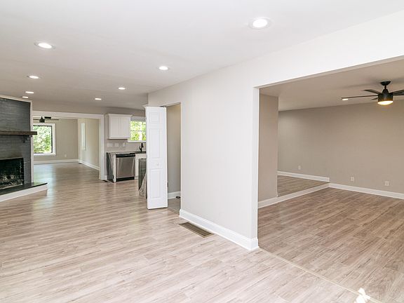 4th image of 608 Beresford Dr