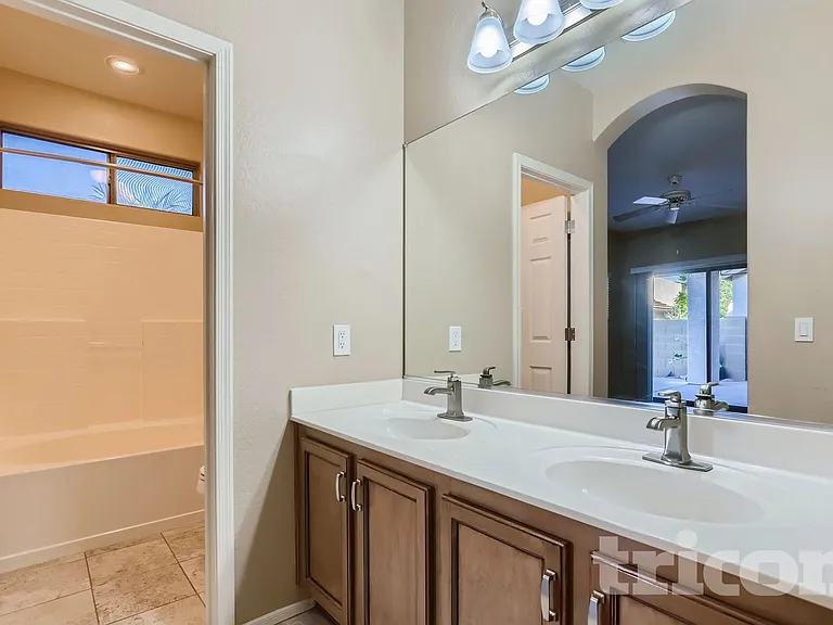 44 S Greenfield Rd — Photo 9