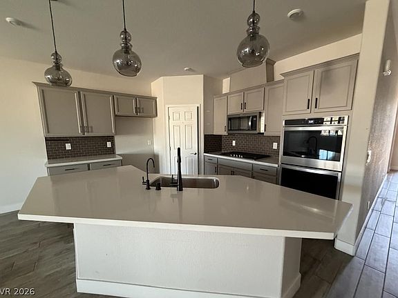 2nd image of 2922 Carothers Ct