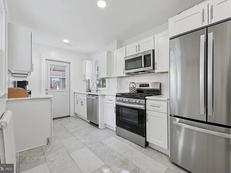 232 Forrest Ave — Photo 9