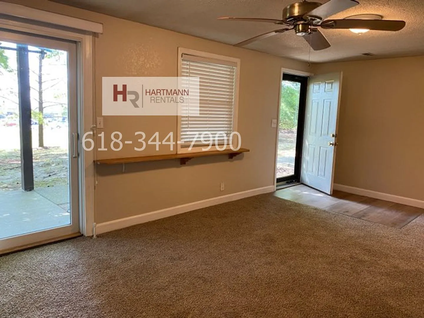 One Bedroom Condo with Fireplace and Stackable Washer/Dryer in Unit! — Photo 2