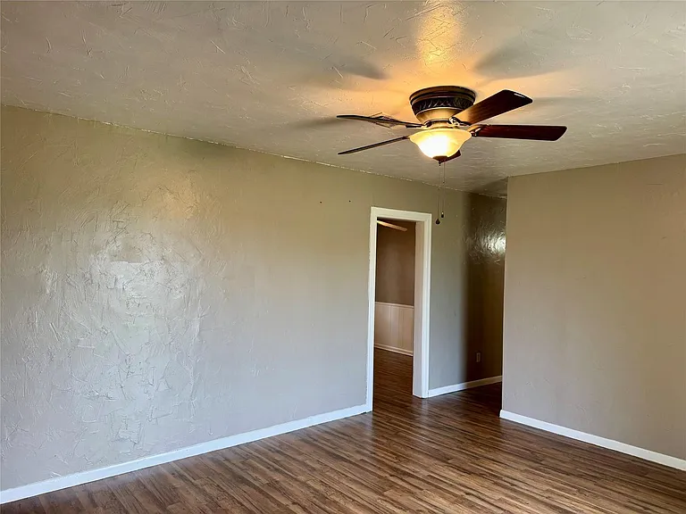 1197 FM 697 — Photo 7