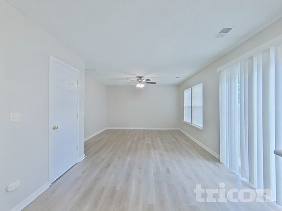 3rd image of 221 Meyer Ln