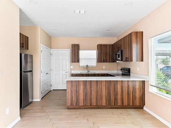 4th image of 2914 W Driftwood St #3