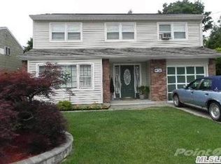 405 N Newbridge Rd, Levittown, NY 11756