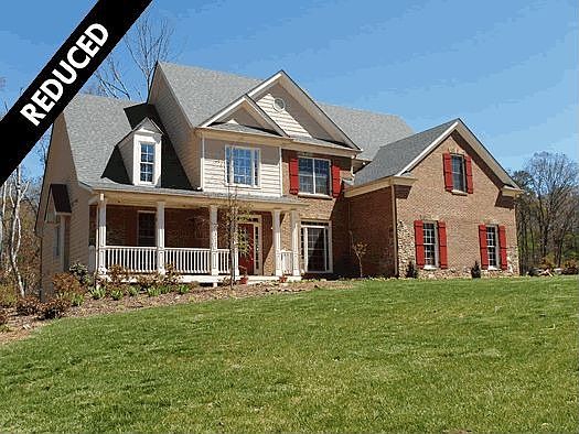 Amazing 5 Bed 3 Bath with Large Daylight Basement