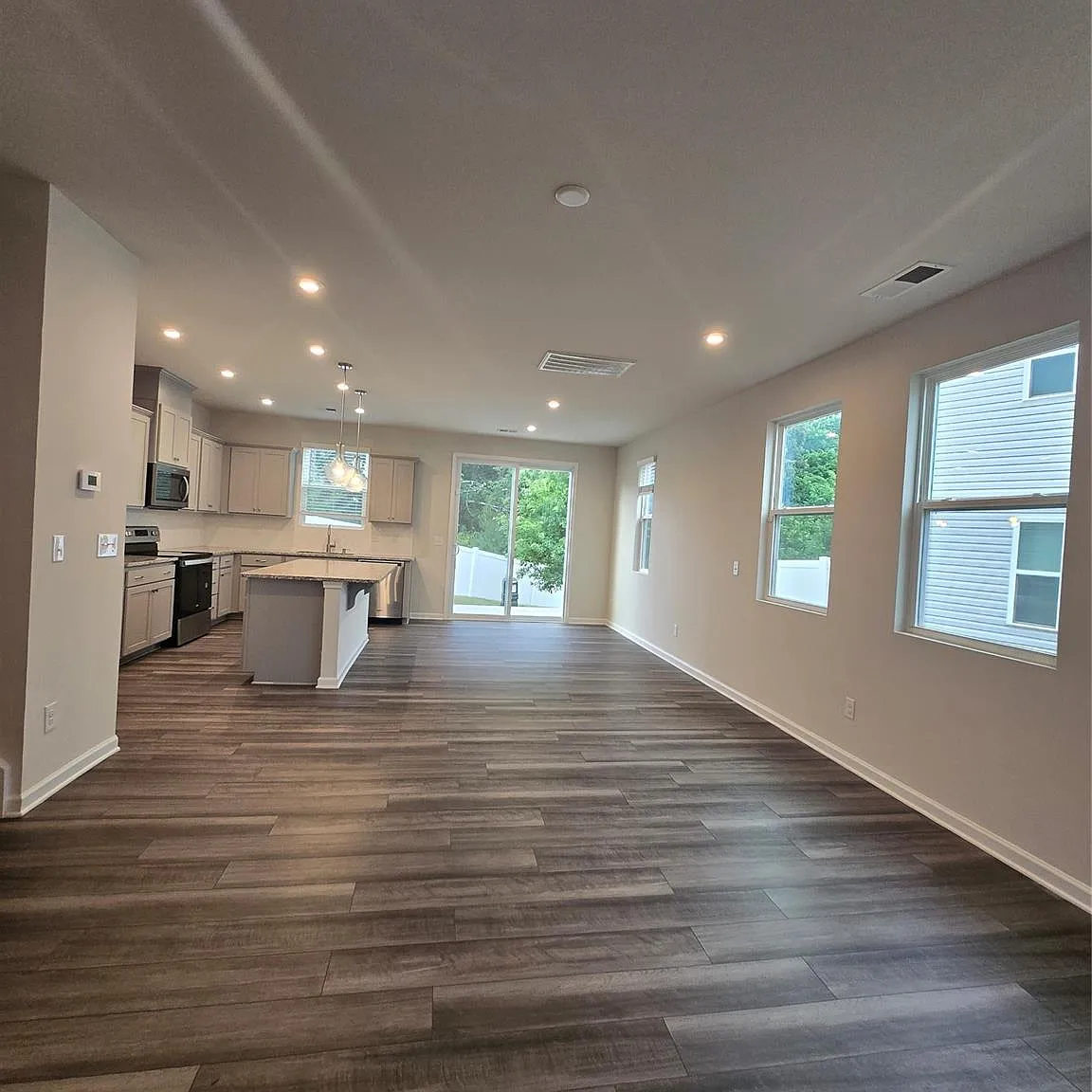 3 bed, 2.5 bath, $2,500 — Photo 4