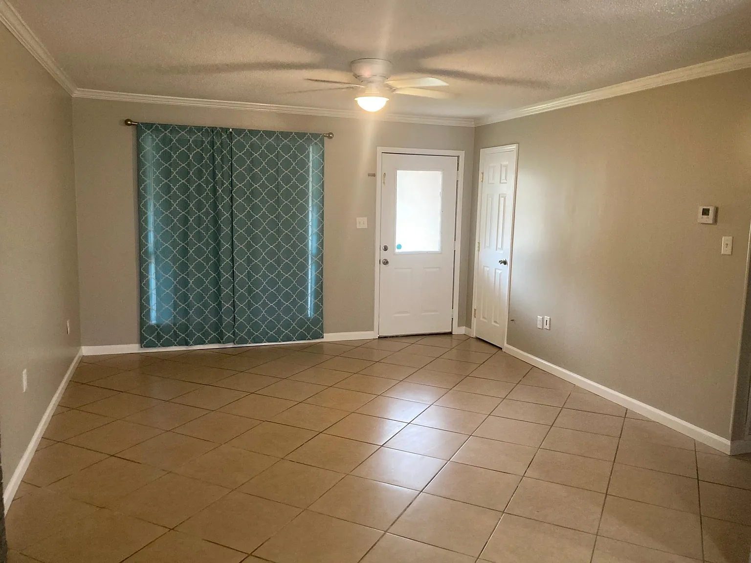 3 bed, 1160 sqft, $1,250 — Photo 2
