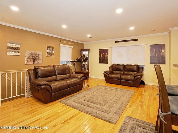 3rd image of 846 Rossville Ave