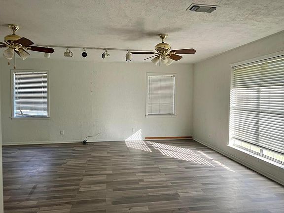 3rd image of 311 Willow Oak Ln