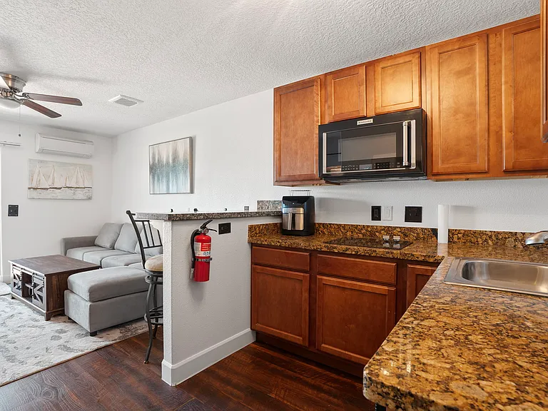 7508 Osuna Rd NE — Photo 4