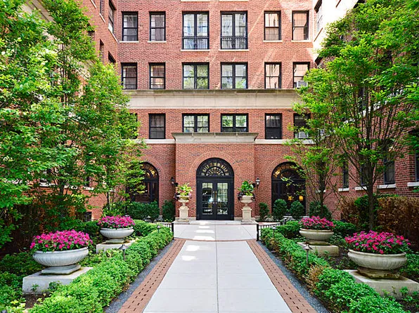 2600 N Lakeview Ave #8H, Chicago, IL 60614