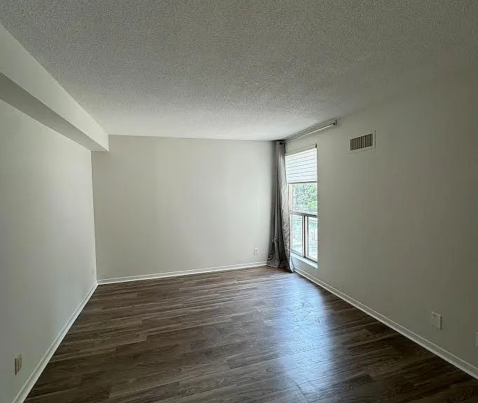 298 Jarvis St #307 — Photo 4