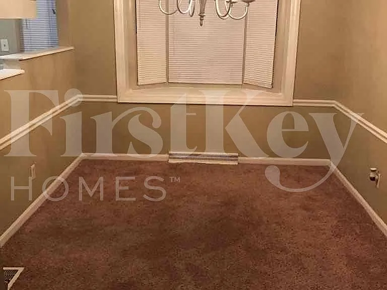 1494 Clovernoll Dr — Photo 5