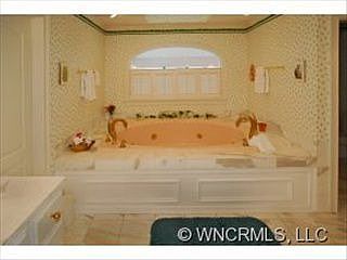 3rd image of 22 Vineyard Hill Dr