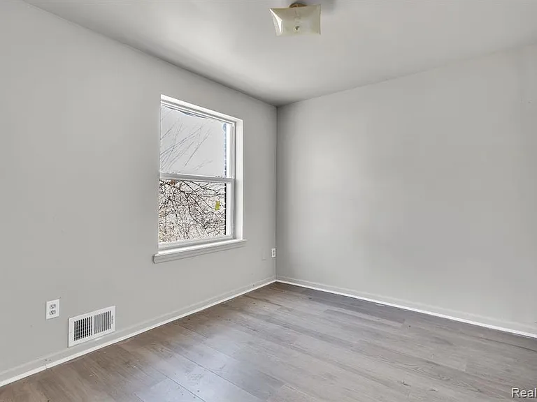 764 Woodmere St — Photo 22
