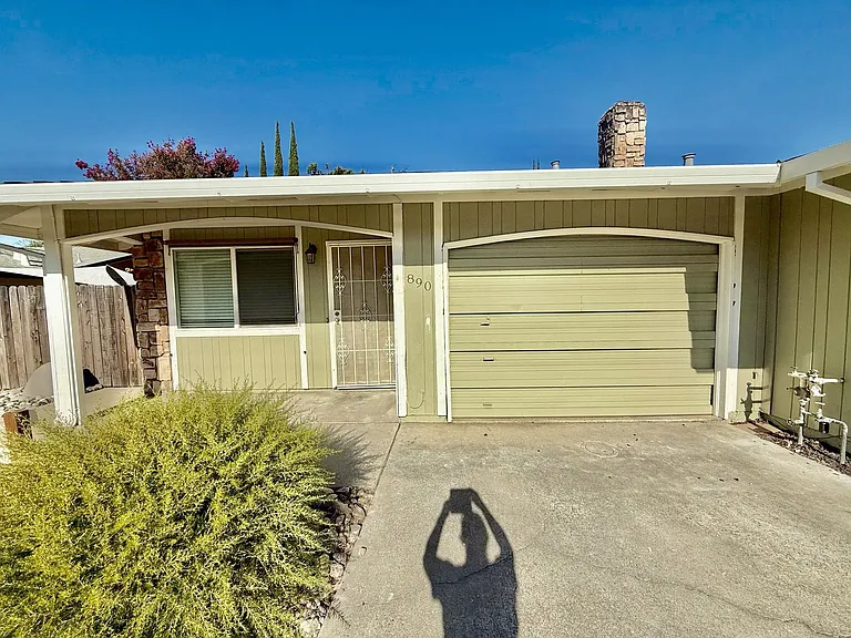 890 Athan Ave — Photo 1