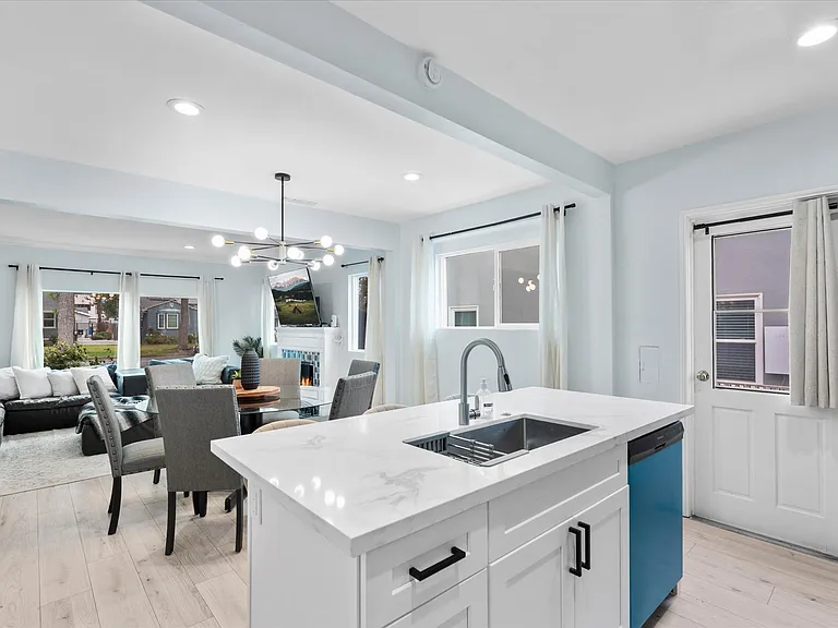 320 Laurel Ave — Photo 20