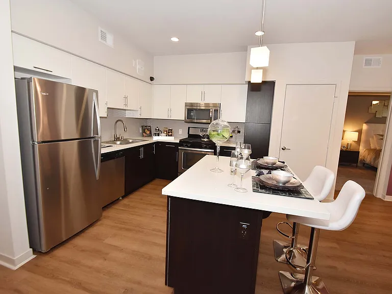 Metropolis Apartments — Photo 41