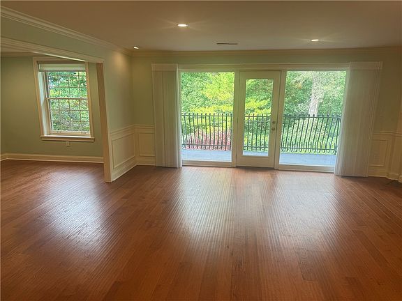 5th image of 333 Oakwood Ave Suite 2-E