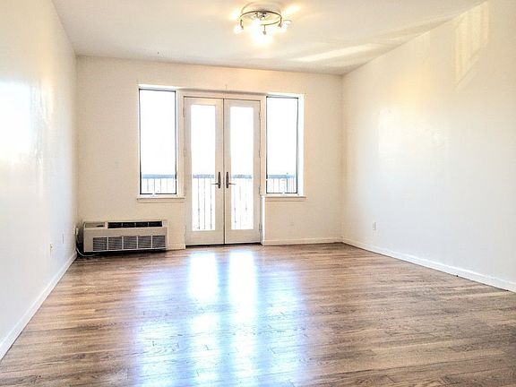 3rd image of 808 Myrtle Ave APT 3A
