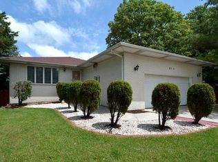 211 N Westgate Rd, Mount Prospect, IL 60056