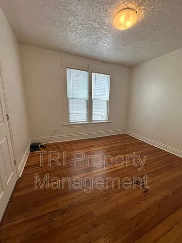 1526 9th Ave #4 - More