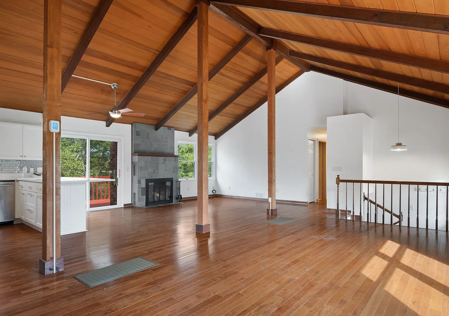 Welcome to this comfortable and spacious single-family home in the desirable Glade-Westover neigh... — Photo 2