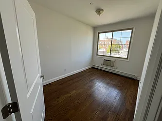 Rented by Celine Moradof-Nazarian, LREB