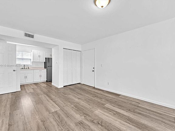 5th image of 150 Lake Evelyn Dr #150
