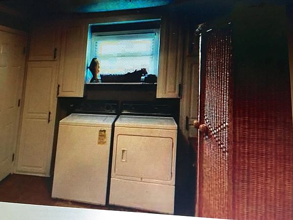 4th image of 3913 Evergreen St