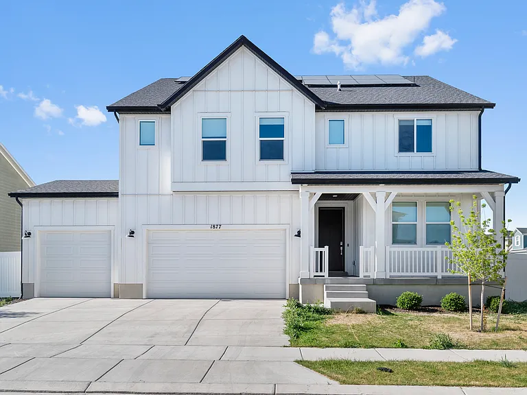 1877 E Chukar Dr — Photo 1