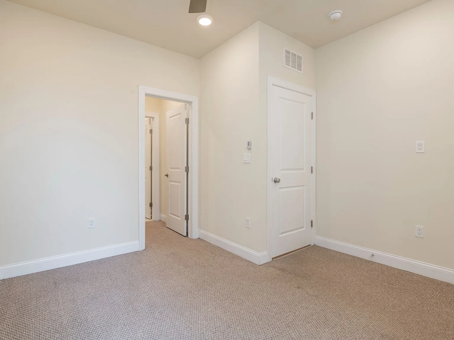 1823 N Bouvier St Unit B — Photo 4