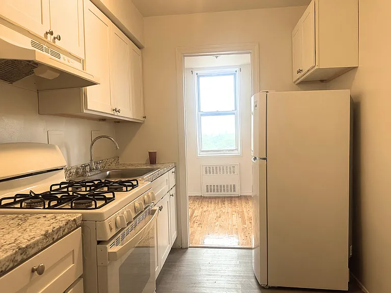224-10 Jamaica Ave #5B — Photo 7