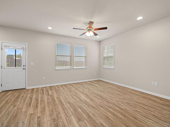 5th image of 416 Staunton Dr