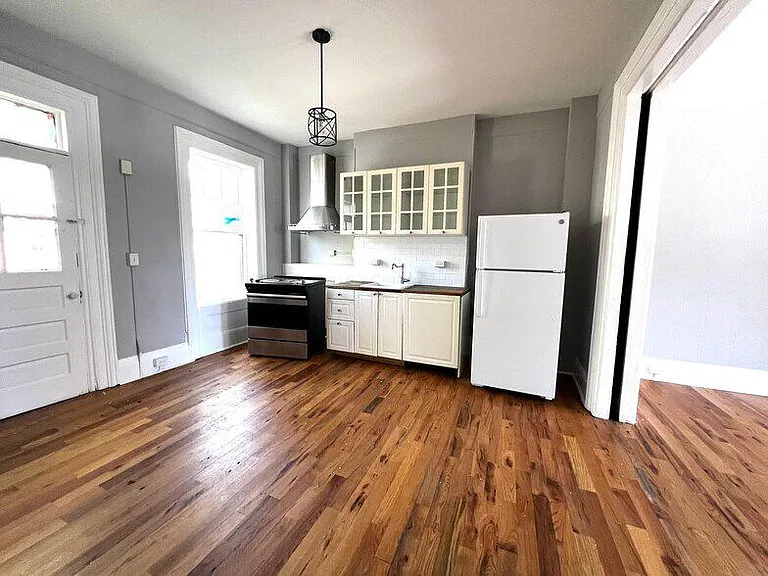 82 Lander St #BASEMENT — Photo 3