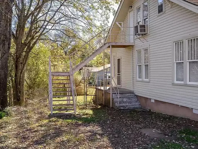 135 Gilbert Ct — Photo 15
