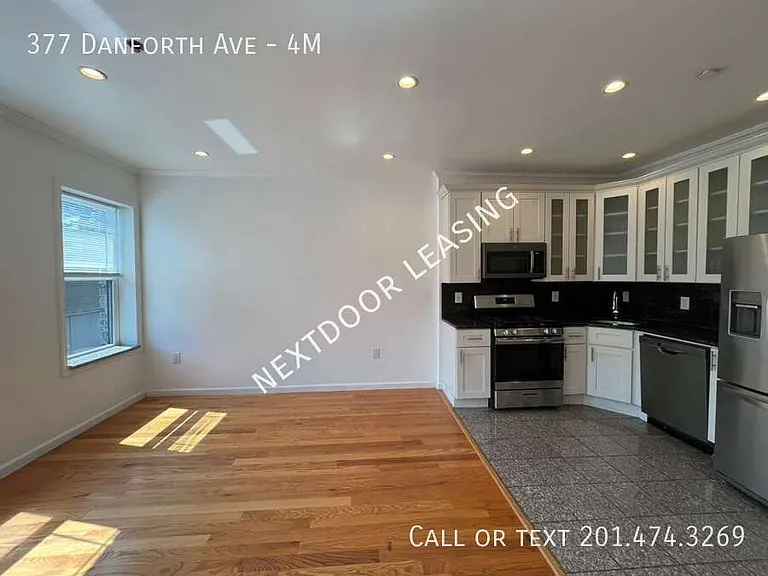 377 Danforth Ave #4M — Photo 4