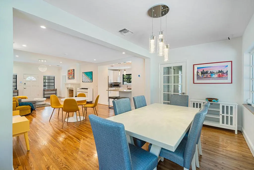 3-Bed Miami Beach Home with Den/Office, Laundry and Modern Comforts — Photo 4