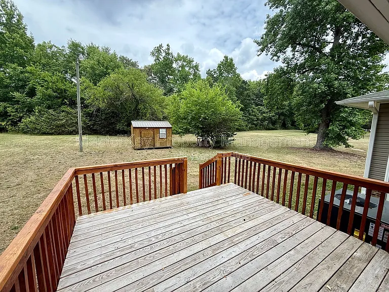 204 W Barbee St — Photo 15