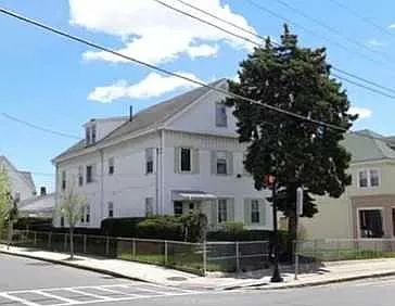 4 bed, $3,200 — Photo 2